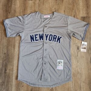 Derek Jeter NY Yankeea Gray Fully Stitched Mens M MEDIUM NEW